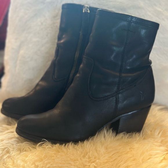 FRYE Patty Artisan Leather Black Ankle Booties Size 7 - Picture 8 of 12